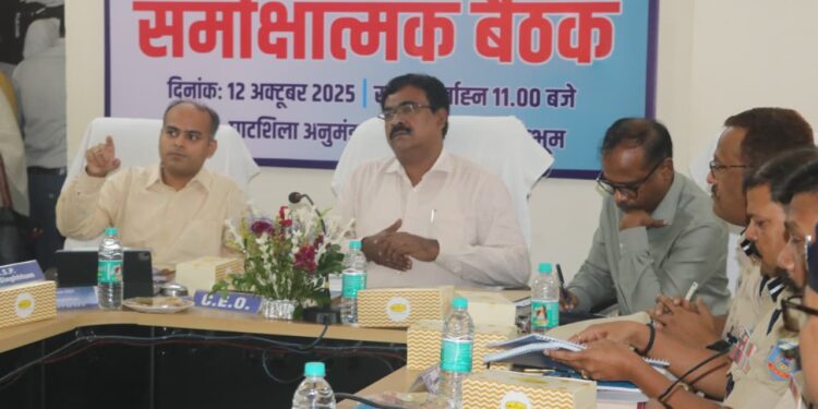 घाटशिला उपचुनाव 2025: मुख्य निर्वाचन पदाधिकारी के. रवि कुमार ने की सख्त समीक्षा, हर बूथ को मॉडल बनाने का संकल्प!