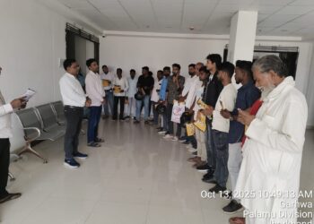 गढ़वा की सड़कों पर सुरक्षा की सख्ती: हेलमेट-सीट बेल्ट और नियम तोड़ने वालों पर कड़ी कार्रवाई, जागरूकता अभियान शुरू!