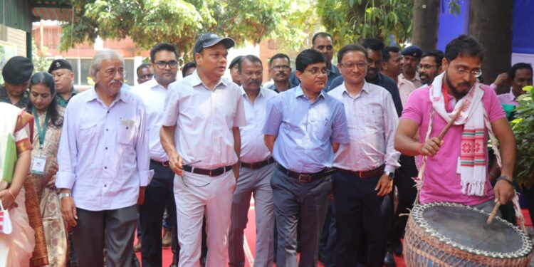 झारखंड में आदिवासी सिनेमा की धूम: कल्याण मंत्री चमरा लिंडा ने ‘धरती आबा जनजातीय फ़िल्म फेस्ट 2025’ का किया भव्य उद्घाटन!