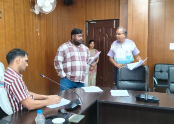 गढ़वा में जनता की पुकार: उपायुक्त दिनेश यादव ने जनसुनवाई में भूमि विवाद, पेंशन, और सरकारी योजनाओं की शिकायतों पर त्वरित कार्रवाई का दिया आश्वासन!