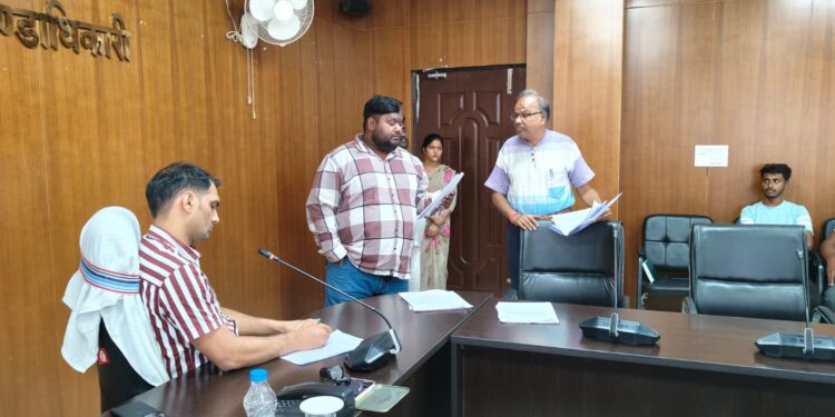 गढ़वा में जनता की पुकार: उपायुक्त दिनेश यादव ने जनसुनवाई में भूमि विवाद, पेंशन, और सरकारी योजनाओं की शिकायतों पर त्वरित कार्रवाई का दिया आश्वासन!