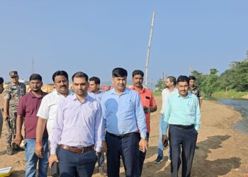 गढ़वा में छठ की भव्य तैयारी: उपायुक्त दिनेश यादव ने घाटों का निरीक्षण, सफाई-लाइटिंग-पार्किंग पर सख्त निर्देश!