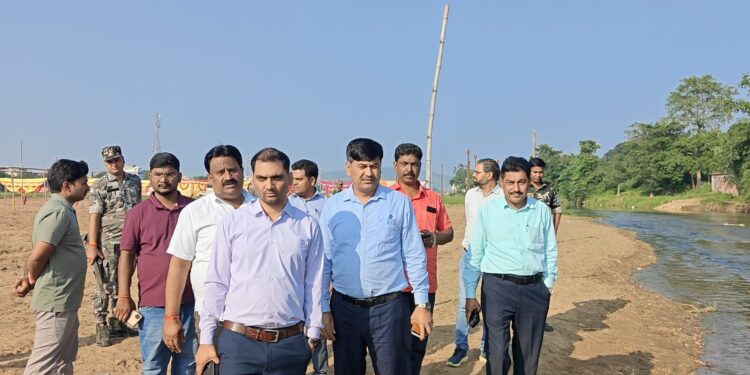 गढ़वा में छठ की भव्य तैयारी: उपायुक्त दिनेश यादव ने घाटों का निरीक्षण, सफाई-लाइटिंग-पार्किंग पर सख्त निर्देश!