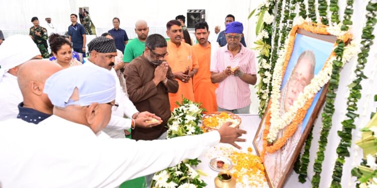 CM हेमन्त सोरेन का संवेदना संदेश: कल्पना सोरेन के साथ जलेश्वरी देवी के ब्राह्मण भोज में श्रद्धांजलि, परिवार को दी ढांढस!