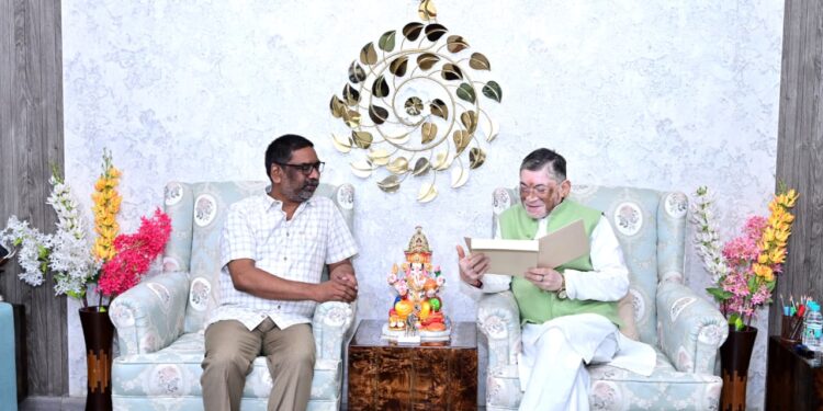 राज्यपाल संतोष गंगवार का CM हेमन्त सोरेन को सपरिवार न्योता: पुत्र विवाह के आशीर्वाद समारोह में शामिल होने की अपील!