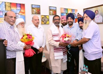 CM हेमन्त सोरेन को गुरु नानक प्रकाश पर्व का सादर न्योता: 3 नवंबर नगर कीर्तन, 5 नवंबर भव्य उत्सव में शामिल होने की अपील!