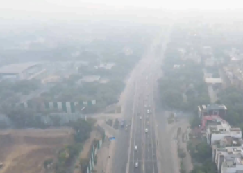 दिल्ली की ग्रीन दीवाली का धोखा: AQI 350 पर धुंधली सुबह, ग्रीन पटाखों से प्रदूषण में कमी नहीं, विशेषज्ञ बोले- ‘कम जहर ही काफी नहीं!’