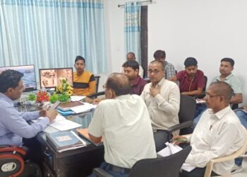 गढ़वा में जनता की पुकार पर त्वरित एक्शन: उपायुक्त दिनेश यादव ने जनता दरबार में सुनी शिकायतें, धान से लेकर पेंशन तक के लिए दिए निर्देश!