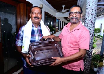 झारखंड के गौरवमयी सेवक: CM हेमन्त सोरेन ने हवलदार दिलीप तिर्की को सेवानिवृत्ति पर किया सम्मान, 40 साल की निष्ठा को सलाम!