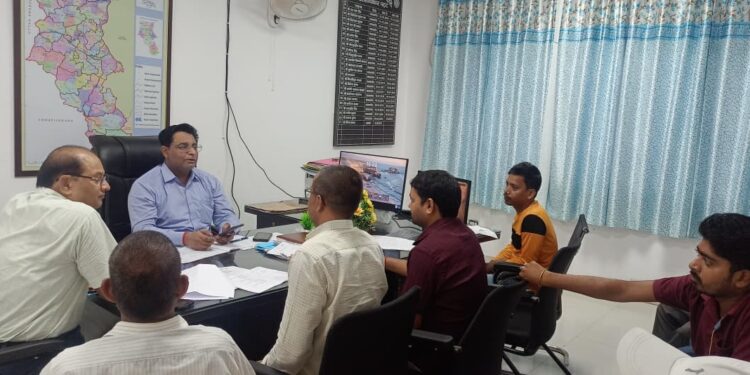 गढ़वा में जनता की पुकार पर त्वरित एक्शन: उपायुक्त दिनेश यादव ने जनता दरबार में सुनी शिकायतें, धान से लेकर पेंशन तक के लिए दिए निर्देश!