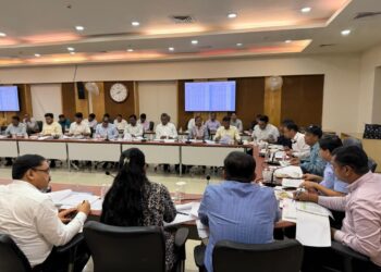 झारखंड में कल्याण योजनाओं को नई गति: चमरा लिंडा की समीक्षा बैठक में आदिवासियों और पिछड़ों के लिए सख्त निर्देश!