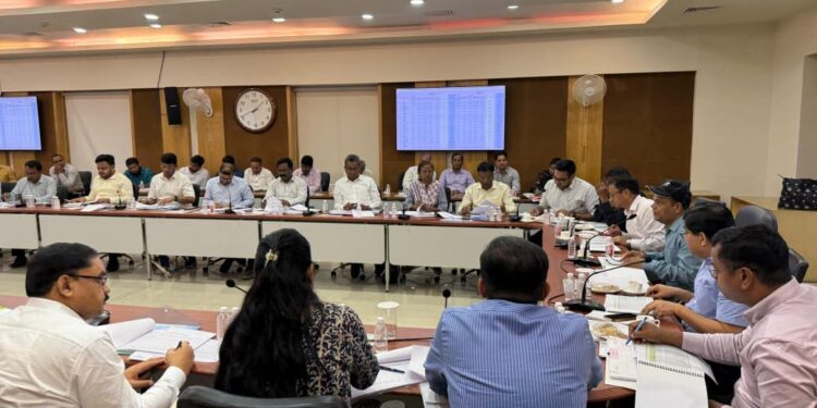 झारखंड में कल्याण योजनाओं को नई गति: चमरा लिंडा की समीक्षा बैठक में आदिवासियों और पिछड़ों के लिए सख्त निर्देश!