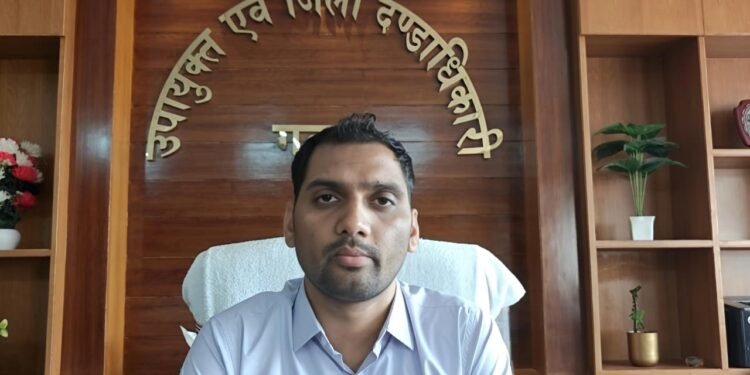 गढ़वा में फिर स्थगित जनसुनवाई: 31 अक्टूबर और 4 नवंबर का कार्यक्रम रद्द, उपायुक्त दिनेश यादव ने मांगी माफी!