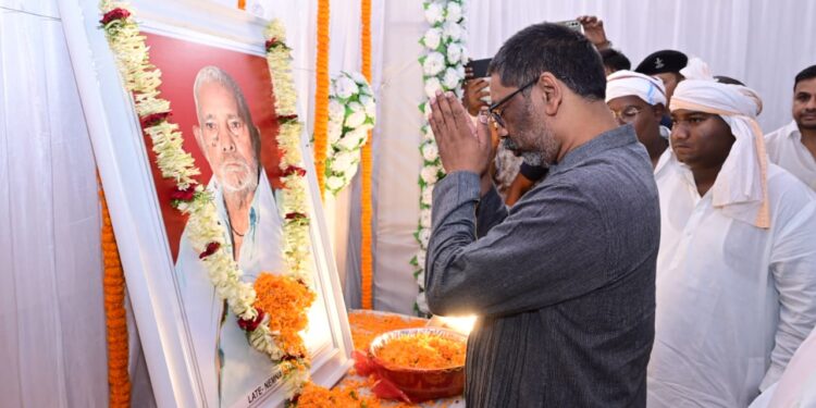 हेमन्त सोरेन का भावुक श्रद्धांजलि दौरा: बोकारो के अलारगो में नेमनारायण महतो को दी सांत्वना, पूर्व मंत्री बेबी देवी के ससुर का निधन!