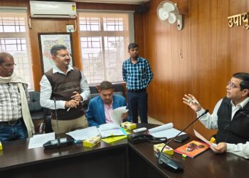 गढ़वा में मछुआरों के लिए खुशखबरी: वेदव्यास आवास योजना से 22 परिवारों को मिलेगा पक्का घर, उपायुक्त ने पारदर्शिता का दिया मंत्र!