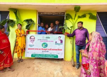 गढ़वा में ‘रक्तदान महादान’ का मेगा लॉन्च: DC-डीडीसी ने दी 1-1 यूनिट, 16 दिन-16 कैंप—28 नवंबर तक जिले में ब्लड क्रांति!