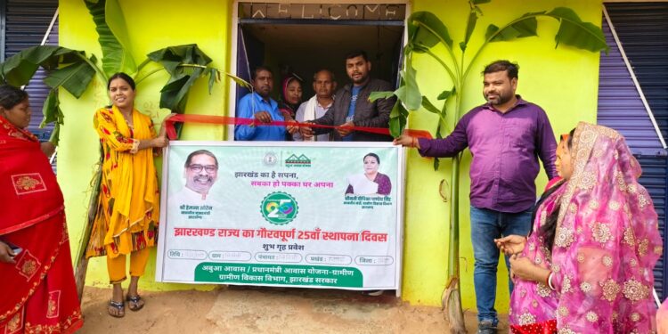 गढ़वा में ‘रक्तदान महादान’ का मेगा लॉन्च: DC-डीडीसी ने दी 1-1 यूनिट, 16 दिन-16 कैंप—28 नवंबर तक जिले में ब्लड क्रांति!