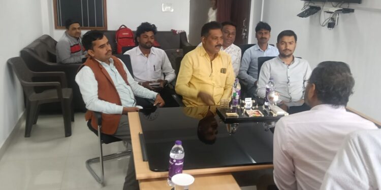 गढ़वा में राष्ट्रीय प्रेस दिवस पर बड़ा खुलासा: “फेक न्यूज की सुनामी में सच्ची पत्रकारिता कैसे बचे?”—पत्रकारों ने लिया संकल्प!