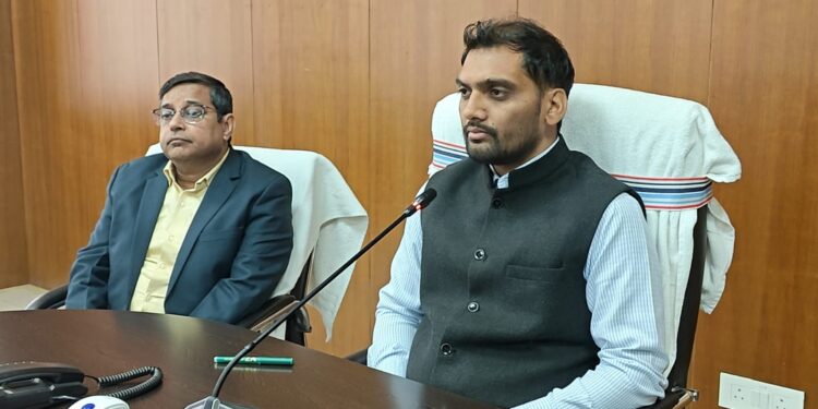 गढ़वा DC दिनेश यादव का सख्त ऐलान: “मझियांव को नंबर-1 आकांक्षी ब्लॉक बनाऊंगा—पिरामल फेलोज पोर्टल डेटा लेकर आओ, वरना तैयार रहो!”