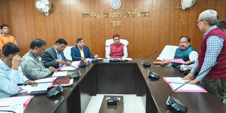 गढ़वा में 267 गरीबों को तुरंत मिली जीवनरक्षा राशि: DC दिनेश यादव ने कहा—“कोई भी गरीब इलाज के लिए तरसता नहीं दिखना चाहिए!”