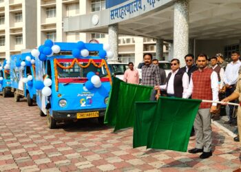 गढ़वा से ‘विकास रथ’ का तूफान: DC-SP ने 4 रथों को हरी झंडी, 15 नवंबर तक गांव-गांव गूंजेगा अबुआ आवास-रोजगार का जादू!