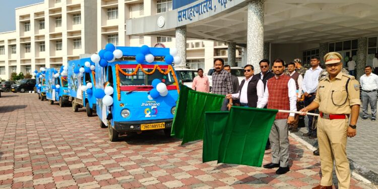 गढ़वा से ‘विकास रथ’ का तूफान: DC-SP ने 4 रथों को हरी झंडी, 15 नवंबर तक गांव-गांव गूंजेगा अबुआ आवास-रोजगार का जादू!