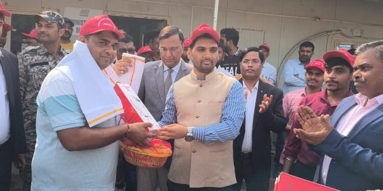 गढ़वा में रजत जयंती: DC दिनेश यादव ने कहा—“एक बोतल रक्त = किसी की पूरी जिंदगी”, MGCPL कैंपस में उमड़ी भीड़!