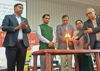 गढ़वा में DC का अल्टीमेटम: “झोलाछाप डॉक्टरों की खैर नहीं! 2 नोटिस के बाद क्लिनिक सील, अल्ट्रासाउंड बिना लाइसेंस चले तो जेल!”