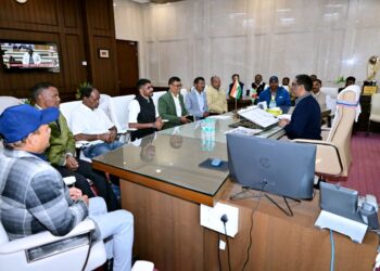 असम के चाय बागान आदिवासियों की पुकार: “हेमन्त सोरेन सर, हमें बचाओ!” CM ने वादा किया—“झारखंड का डेलिगेशन जल्द असम जाएगा, ST दर्जा-जमीन-वेतन सब दिलवाऊंगा!”