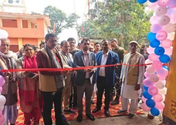 गढ़वा में धान खरीदी का धमाका शुरू: DC ने खुद फीता काटा, बोले—“एक भी किसान को परेशान नहीं होने दूंगा, पूरा पैसा एकमुश्त मिलेगा!”