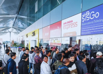 इंडिगो का बड़ा ऐलान: 3-5 दिसंबर के बवाल में फंसे यात्रियों को 10,000 का वाउचर, लेकिन “गंभीर रूप से प्रभावित” कौन? अभी तक रहस्य!