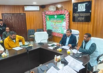 गढ़वा: स्वास्थ्य-शिक्षा समिति बैठक में रिश्वतखोरी का खुलासा! डॉक्टरों की तैनाती सख्त, अवैध नर्सिंग होम पर कार्रवाई के आदेश