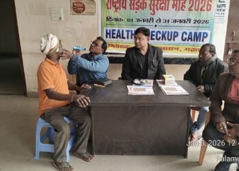 सड़क सुरक्षा की अनोखी मुहिम: गढ़वा बस स्टैंड में चालकों को मुफ्त चश्मे बांटे, आँखों की जाँच से बचेंगी दुर्घटनाएँ!