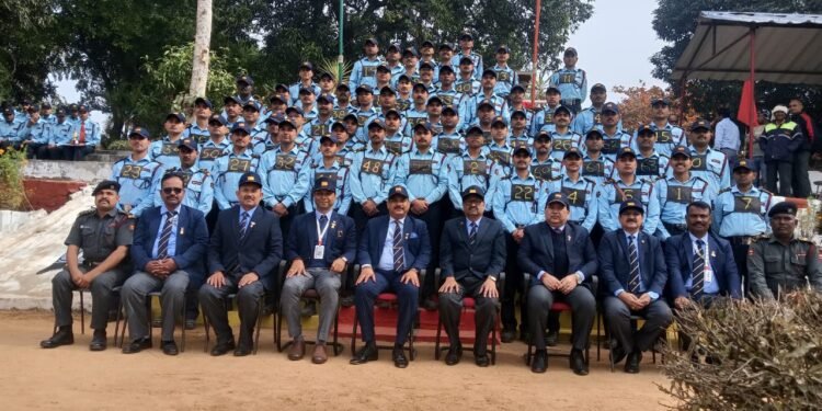 गढ़वा में SIS लिमिटेड के 64 प्रशिक्षु सुरक्षा अधिकारियों का शानदार दीक्षांत समारोह – परेड और रैंक से सम्मानित!