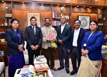 नए साल में CM हेमन्त सोरेन के दरबार में अफसरों की भीड़: “2026 में झारखंड को देश का टॉप राज्य बनाएंगे, सबका साथ-सबका विकास!”