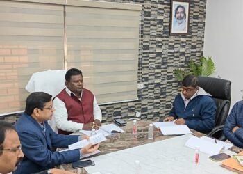 गढ़वा में विधानसभा सदाचार समिति का धमाका: लंबित पेंशन-नियुक्ति पर सख्ती, बोले सभापति रामचंद्र सिंह—“एक भी केस पेंडिंग नहीं रहेगा!”