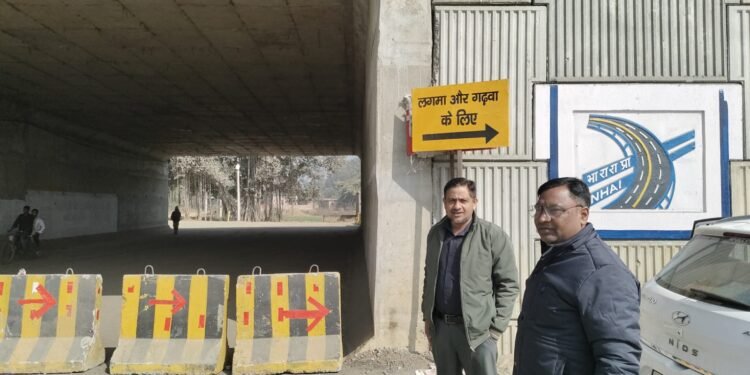 गढ़वा में सड़क सुरक्षा का मेगा अभियान: DC ने “Safety Setup Day” पर गरजकर कहा—“ब्लैक स्पॉट्स पर कैट्स आई-रंबल स्ट्रिप्स लगाओ, दुर्घटनाएं शून्य करो!”