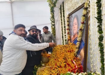 दुख की इस घड़ी में सीएम नीतीश ने दिखाया साथ! दुल्हिनगंज पहुंचकर विधायक की दिवंगत पत्नी को दी भावभीनी श्रद्धांजलि