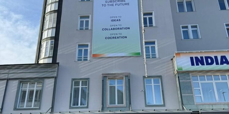 दावोस में झारखंड का जोरदार एंट्री: हेमन्त सोरेन के नेतृत्व में इंडिया पवेलियन में झारखंड पवेलियन का भव्य निरीक्षण, दुनिया को दिखाएगा “इलेक्ट्रिक मोबिलिटी से वन-आधारित अर्थव्यवस्था” तक का सफर!