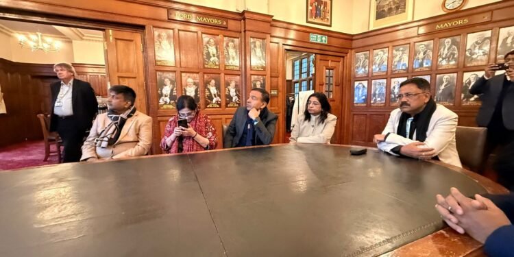 झारखंड अब यूके से सीख रहा स्मार्ट सिटी का सबक! मंत्री सुदिव्य कुमार के नेतृत्व में कोवेंट्री दौरा – जीरो-एमिशन बस, Very Light Rail और फ्यूचर मोबिलिटी पर गहन अध्ययन!