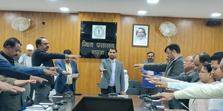 16वें राष्ट्रीय मतदाता दिवस पर गढ़वा में जोश का माहौल! उपायुक्त ने दिलाई लोकतंत्र की मजबूती की शपथ – “निर्भीक मतदान से बनेगा मजबूत भारत!”