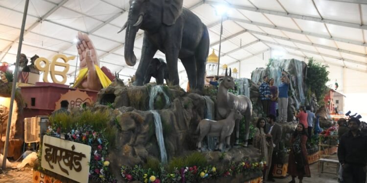 गणतंत्र दिवस 2026 में झारखंड की झांकी मचाएगी धूम! लाल किले पर हरियाली, जंगली हाथी, दसम झरना और आदिवासी संस्कृति का शानदार प्रदर्शन – “वंदे मातरम्” थीम पर इको-टूरिज्म का जादू!