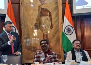 लंदन में झारखंड का डंका बजा! मुख्यमंत्री हेमंत सोरेन ने कई देशों के नीति-निर्माताओं से की हाई-लेवल मुलाकात – खनिज, शिक्षा, कौशल और विरासत संरक्षण में नए द्वार खुले!