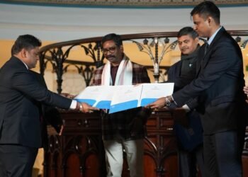 लंदन में झारखंड का मेगा डील! नवीन जिंदल ग्रुप ने की मुख्यमंत्री हेमंत सोरेन से मुलाकात – स्टील, ग्रीन एनर्जी और स्किल डेवलपमेंट में अरबों का निवेश आने वाला है!