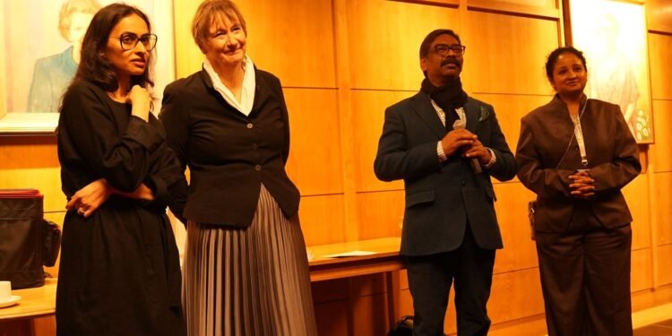 ऑक्सफोर्ड में झारखंड का नया अध्याय! मुख्यमंत्री हेमंत सोरेन ने सोमरविल कॉलेज का दौरा कर जलवायु कार्रवाई और सतत विकास पर गहन चर्चा की – छात्रों ने झारखंड सरकार के साथ सक्रिय सहयोग की इच्छा जताई!