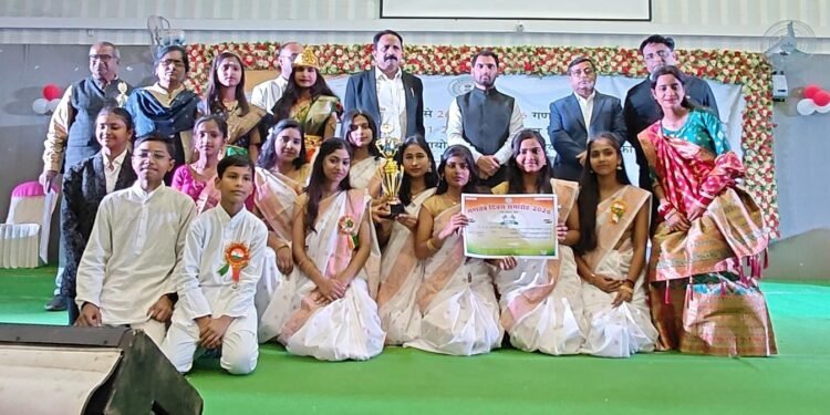गणतंत्र दिवस पूर्व संध्या पर गढ़वा में देशभक्ति का जादू! स्कूली बच्चों ने मचाया धमाल – नृत्य-गीत से गूंजा टाउन हॉल, उपायुक्त ने बच्चों को सराहा और नए ऑडिटोरियम का वादा किया!