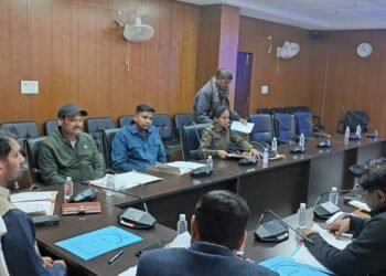 गढ़वा में उपायुक्त की जनसुनवाई में जनता की हुंकार! राशन गबन से लेकर आवास-ऋण तक दर्जनों शिकायतें सुनीं – “हर समस्या का शीघ्र निराकरण” का सख्त निर्देश!