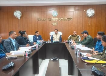 गढ़वा में उपायुक्त की जनसुनवाई में जनता का हुंकार! राशन गबन से लेकर बकाया 5 लाख तक दर्जनों शिकायतें सुनीं – “हर समस्या का तुरंत समाधान” का सख्त फरमान!