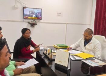 गढ़वा में चुनावी मीडिया पर लाल निशान: “पेड न्यूज-भ्रामक खबरों को जेल की हवा खिलाएंगे, हर पोस्ट-वीडियो पर 24×7 नजर!”