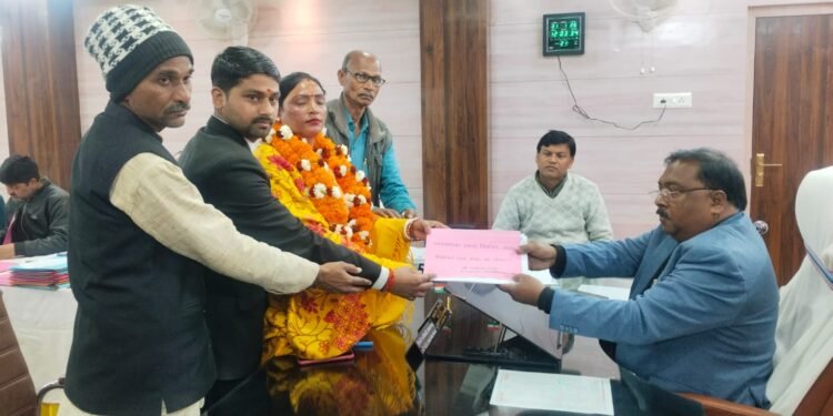 गढ़वा नगर चुनाव 2026: नामांकन के दूसरे दिन श्री बंशीधर नगर पंचायत में धमाल! अध्यक्ष पद पर 2 और पार्षद पर 1 नामांकन – गढ़वा नगर परिषद और मंझिआँव में अभी भी शून्य!